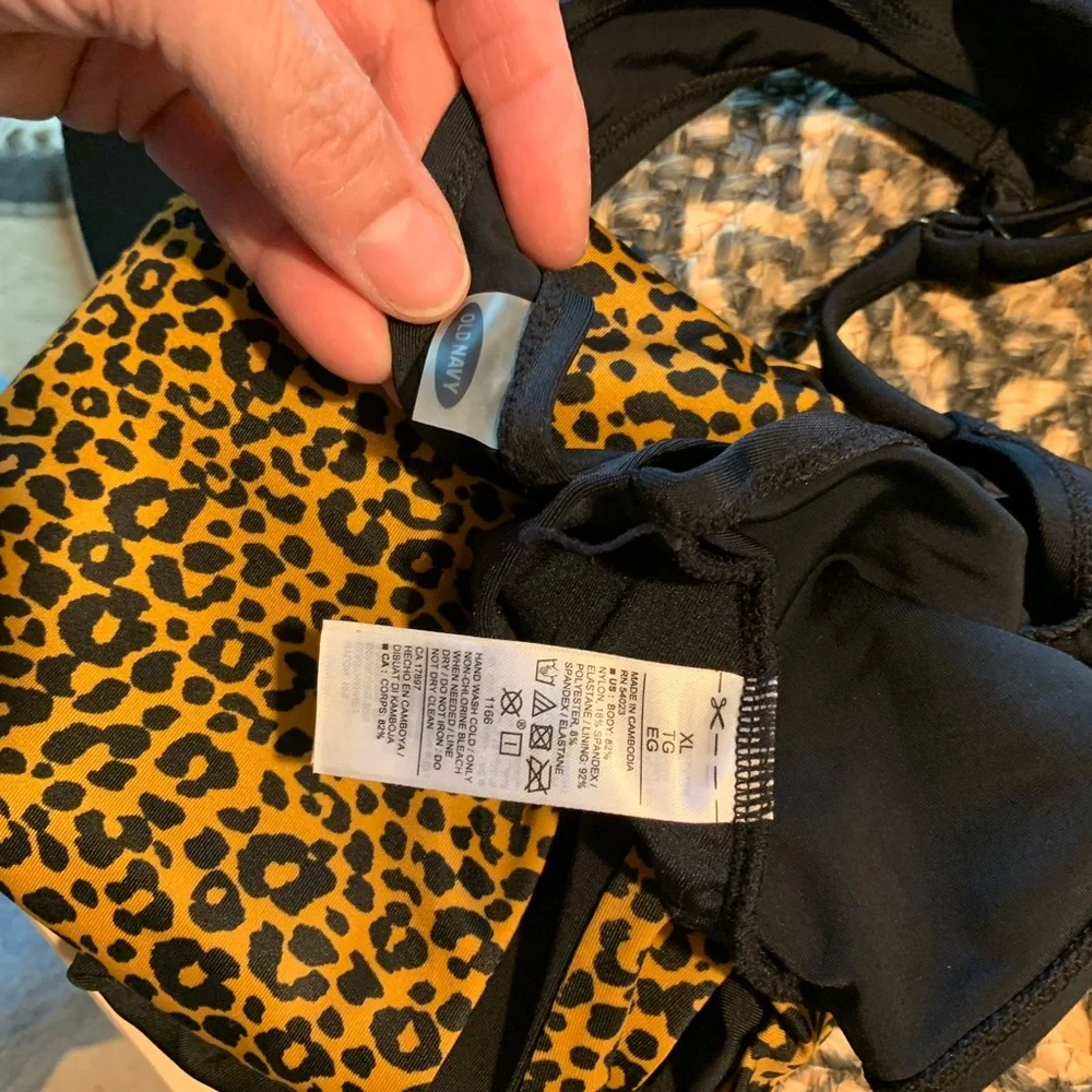 Old navy Women’s swim bottoms and swim top - brand new never worn - Picture 4 of 7